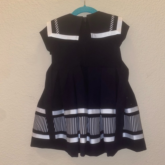 BRAND NEW Navy & White Dress. Zips in the back and has a tie around the waist - Picture 10 of 16